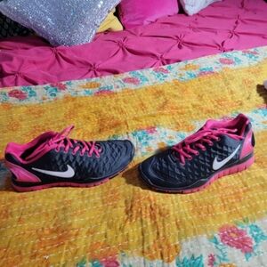NIKE pink and black training sneakers Womens 8.5